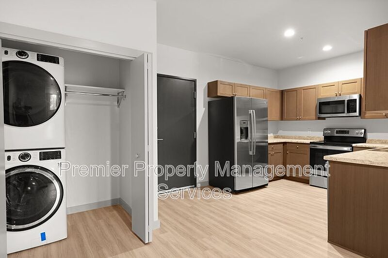 1st image of 1127 Alderson Ave #209