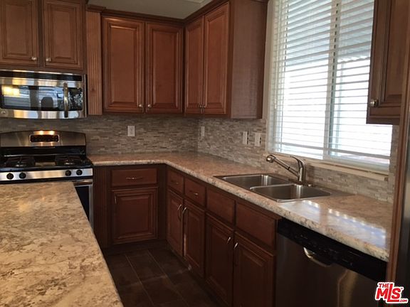 4th image of 175 Chaucer Ln #175