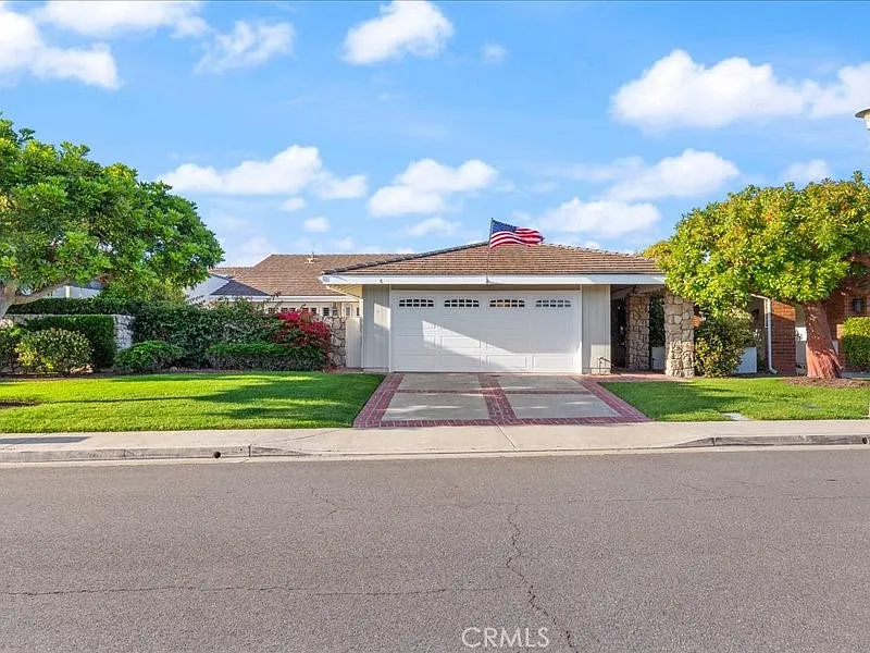 Building Photo - 8 Sandbar Dr