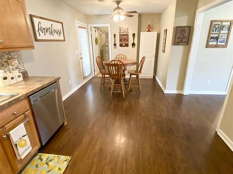 219 Southern Lake Dr — Photo 8