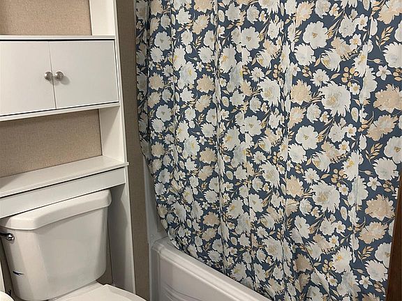 5th image of 105 Old Yorkville Rd