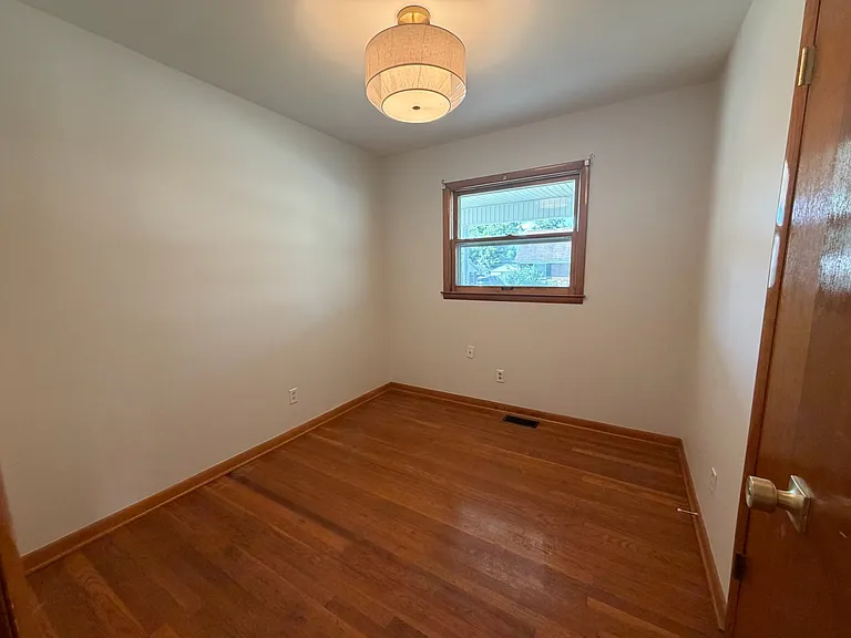 735 Eden Ct — Photo 8