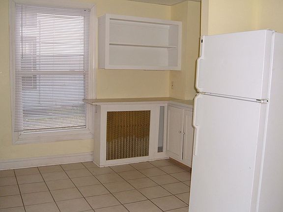 4th image of 527 Hamilton St