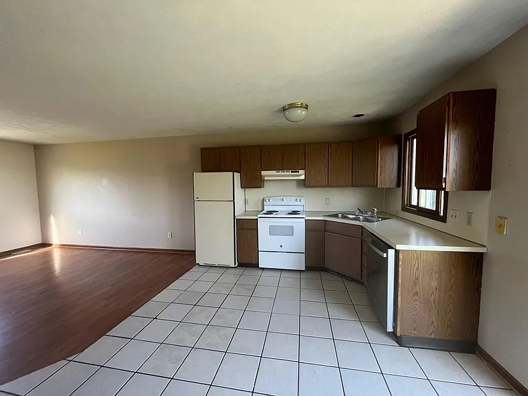 8555 Lake Michigan Dr — Photo 9