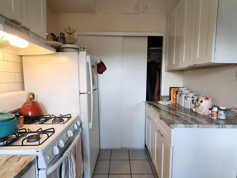 4116 Spruce St #4R — Photo 8