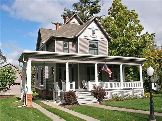 1st image of 814 W Grand River Ave