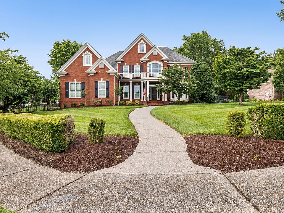 1st image of 211 Waterbury Cir
