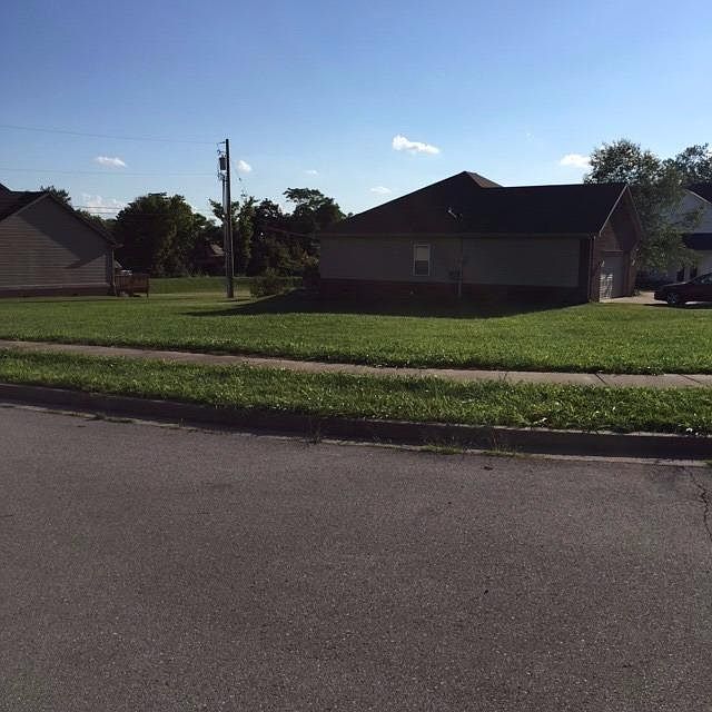 2nd image of 101 Blue Jay Way