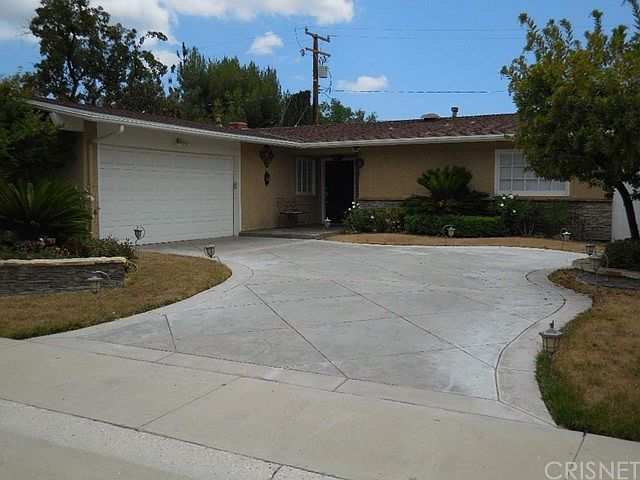 1st image of 26130 Roymor Dr