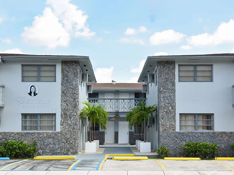 Danielle Apartments — Photo 10