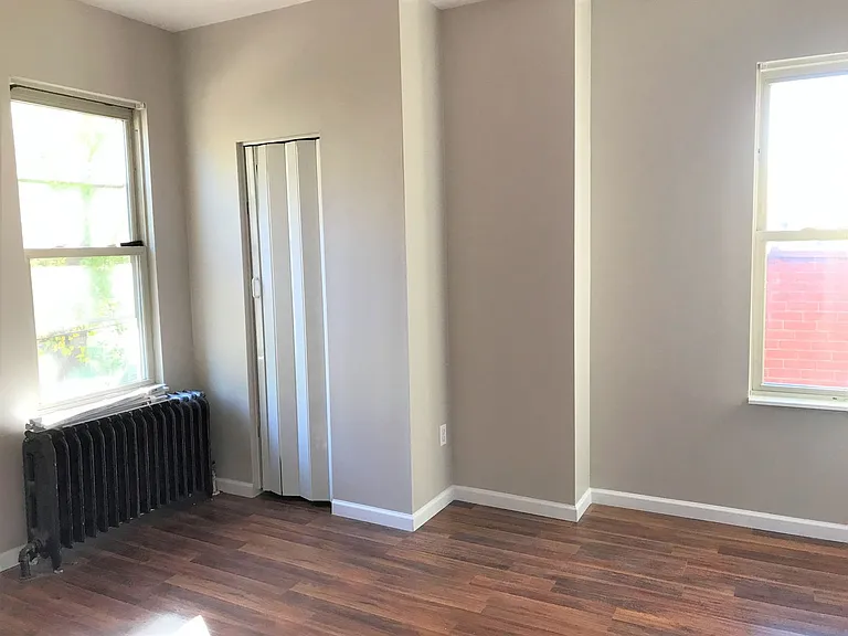 430 Greenfield Avenue — Photo 8