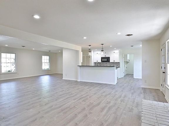 5th image of 2101 Regent Dr