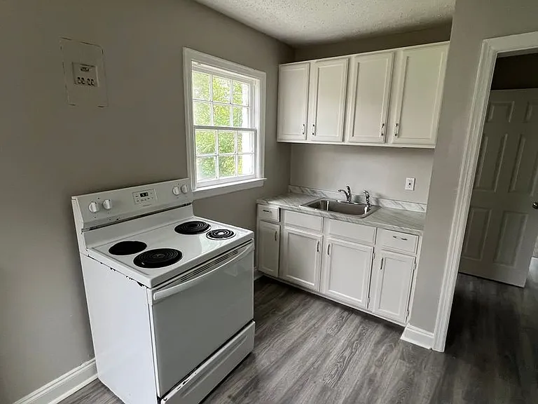 2325 Bancroft St — Photo 6