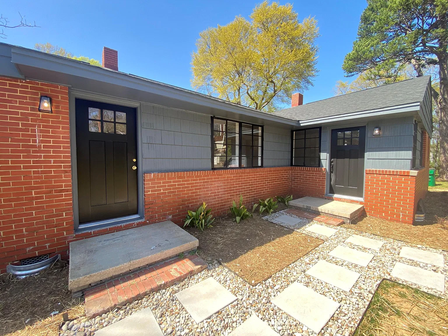 701 W Kingston Ave — Photo 1