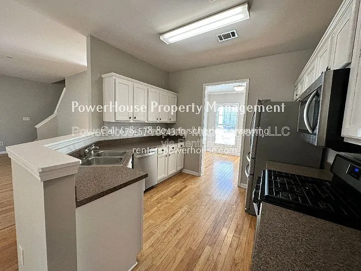 4 bed, 2.5 bath, 2170 sqft, $2,250 — Photo 4