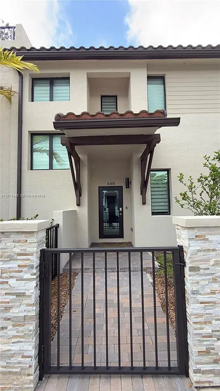 8388 NW 49th St #8388 — Photo 2