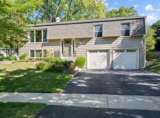 1303 Whitfield Dr, Geneva, IL 60134