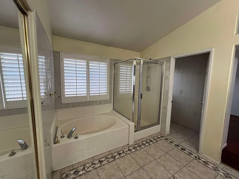 148 E Hazeltine St — Photo 23