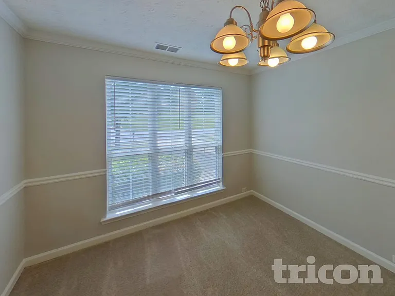 872 Woodside Dr — Photo 3