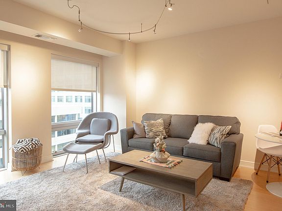 3rd image of 1111 19th St N APT 1705