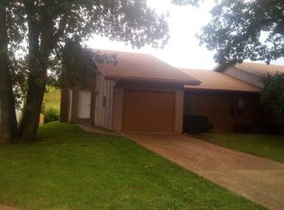 910 S Craig Ave, Springfield, MO 65802