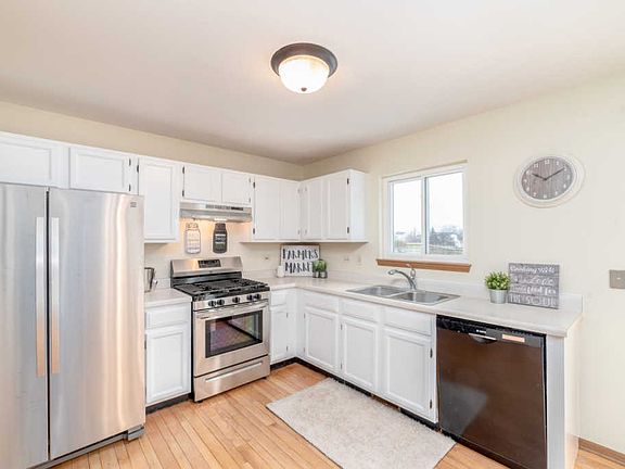 4th image of 7 Gibbons Ct