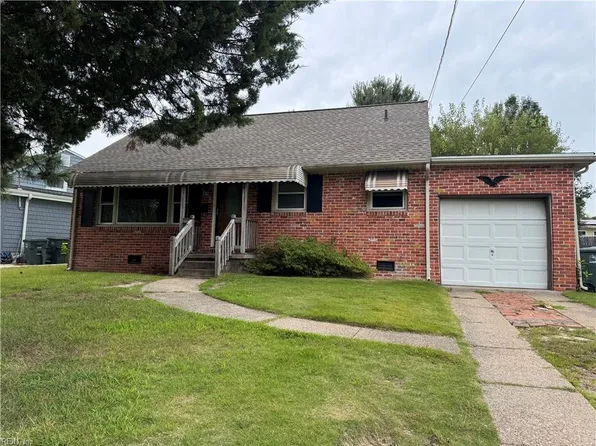 1260 River Oaks Dr, Norfolk, VA 23502