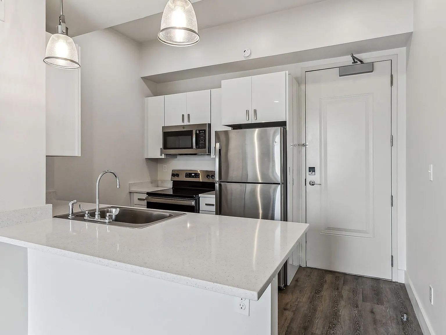 Newly Constructed Apartments in The Heart of Mid City - Gated Parking Included — Photo 3