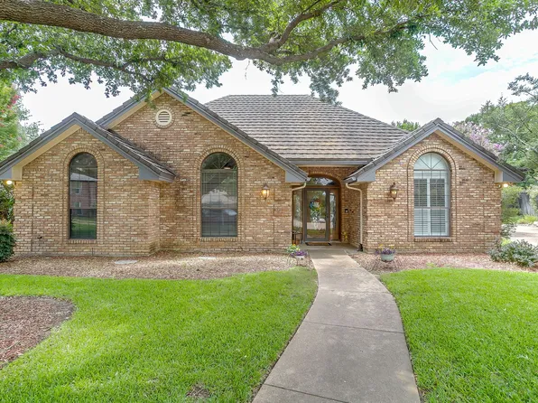3201 John Ct S, Hurst, TX 76054