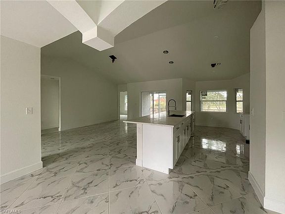 3rd image of 686 Creuset AVE S