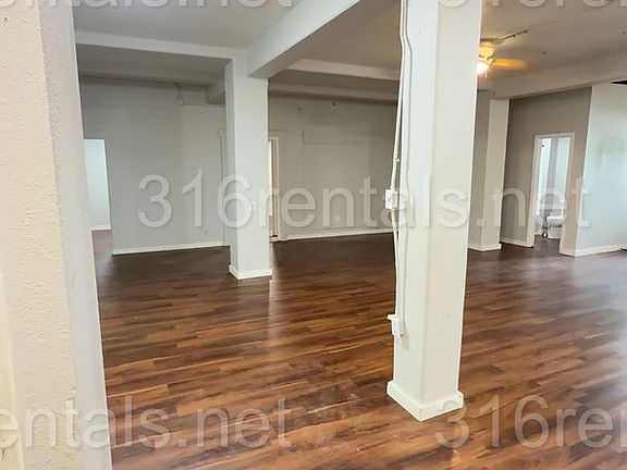 4th image of 924 N Topeka St #E9