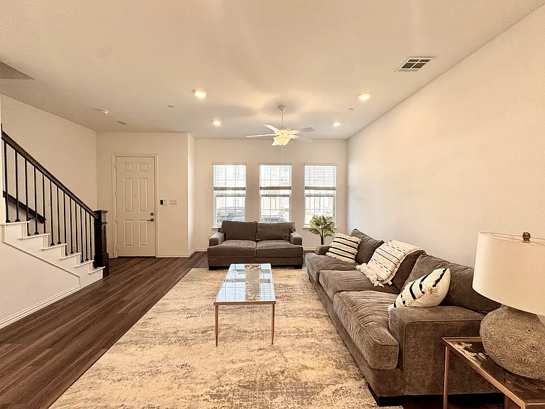 1065 Keene Ridge Dr — Photo 3
