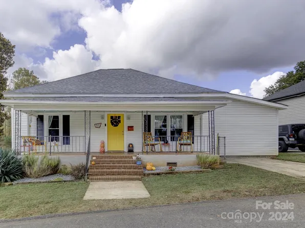 37 3rd St, Cramerton, NC 28032