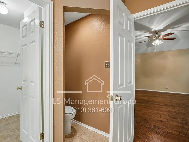 14343 Markham Gln — Photo 32