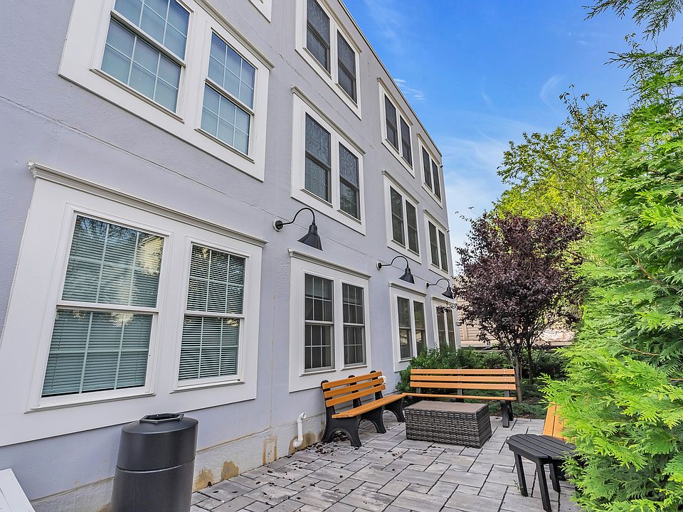 1st image of 48 1st Ave #204