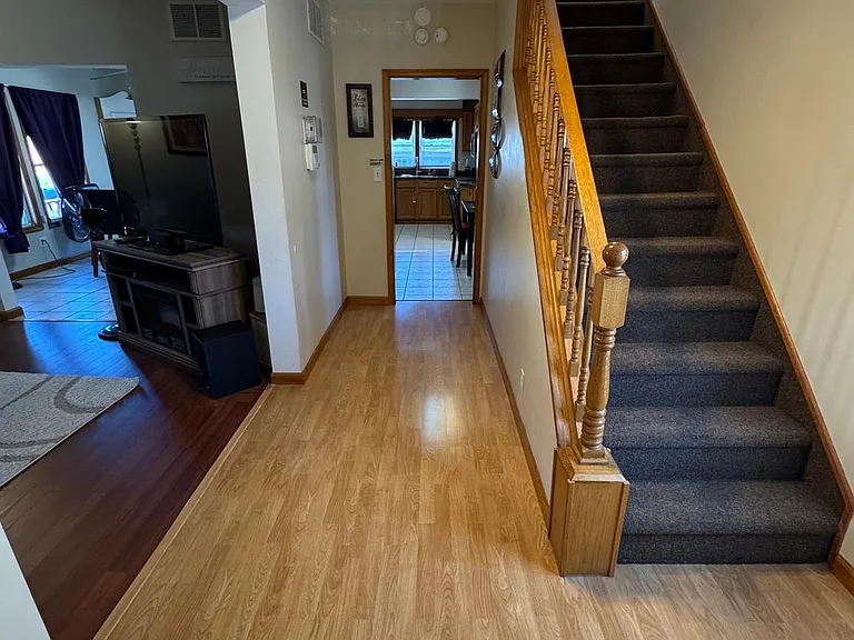 700 Schiller Ave — Photo 3