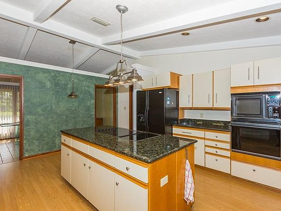 5th image of 107 Arrowhead Ln