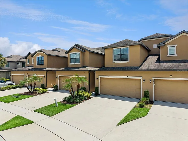 2438 Seven Oaks Dr — Photo 2
