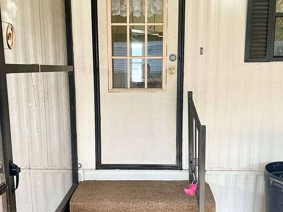 4th image of 2425 Harden Blvd #137