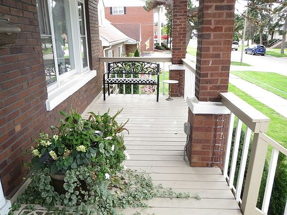 3rd image of 4235 Amelia Ave