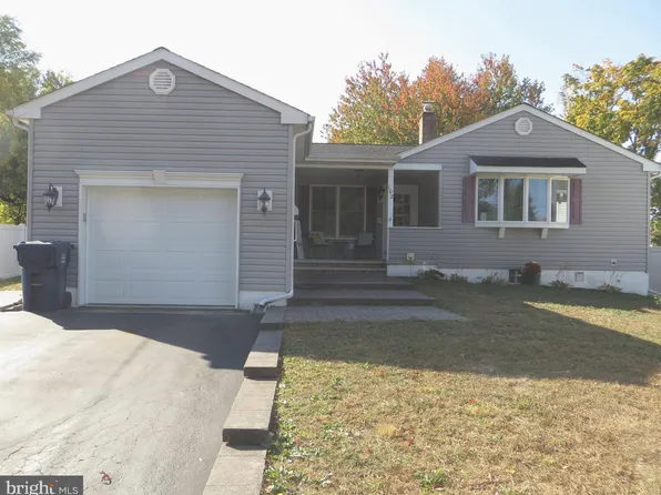 102 Gilman Pl, Hightstown, NJ 08520