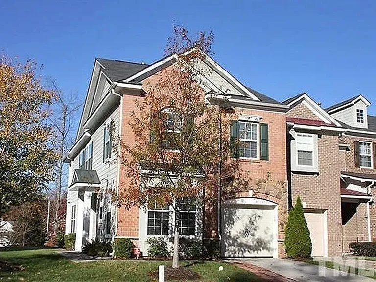 1918 Whirlaway Ct — Photo 1