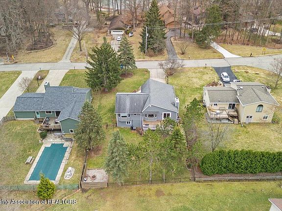 4th image of 414 W Geneva Dr