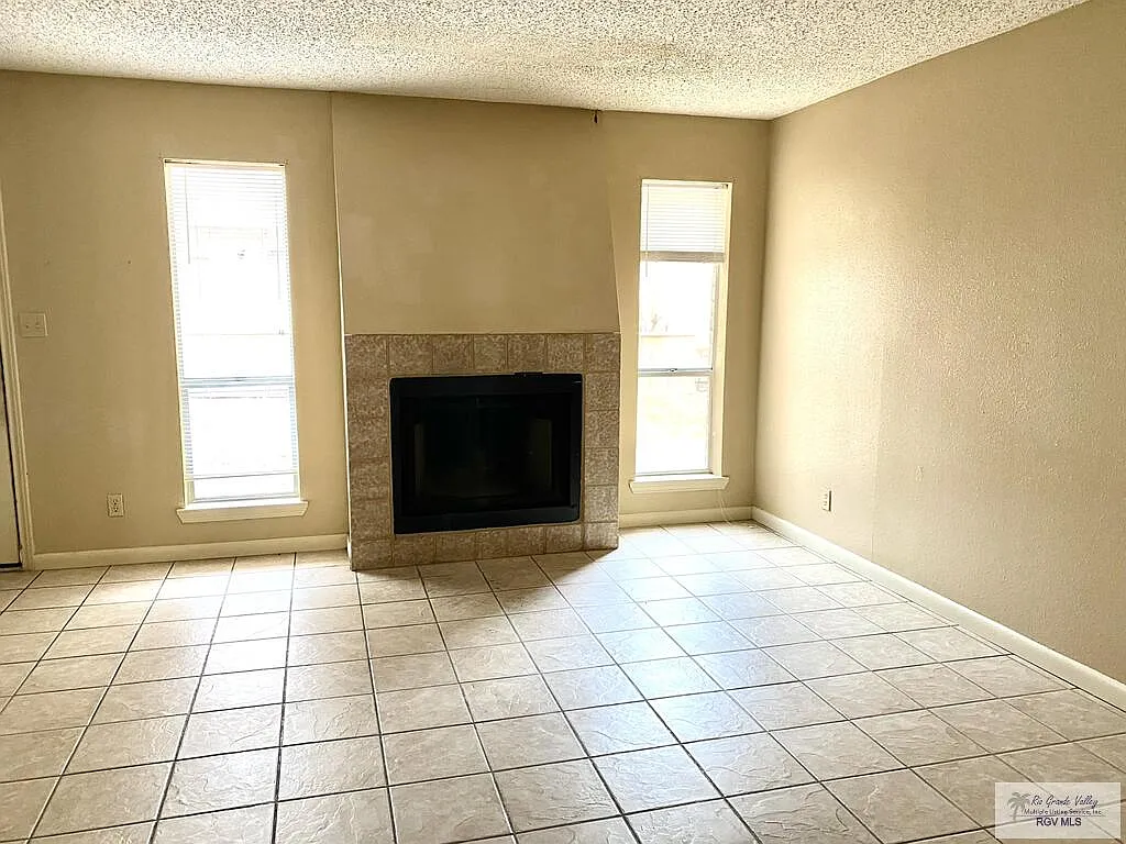 2 bed, 2.5 bath, 1221 sqft, $1,350 — Photo 3