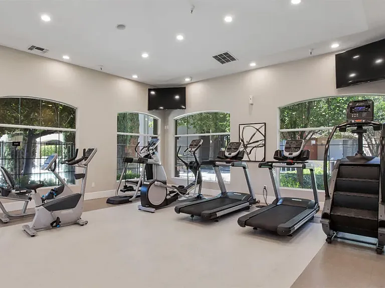 Villagio Luxury Apartments — Photo 30