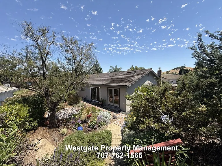 400 Smith Ct — Photo 20