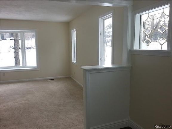 5th image of 901 Blue Heron Dr