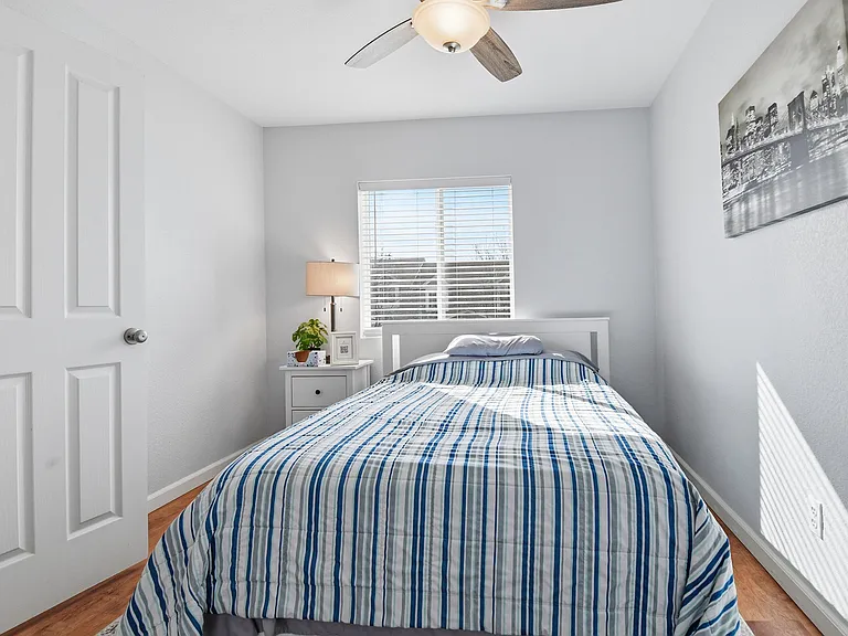 1706 Lake Shore Pl — Photo 16