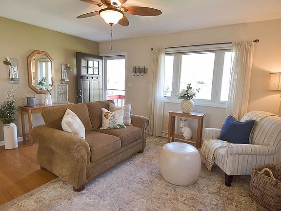 2nd image of 549 Dawn Cir