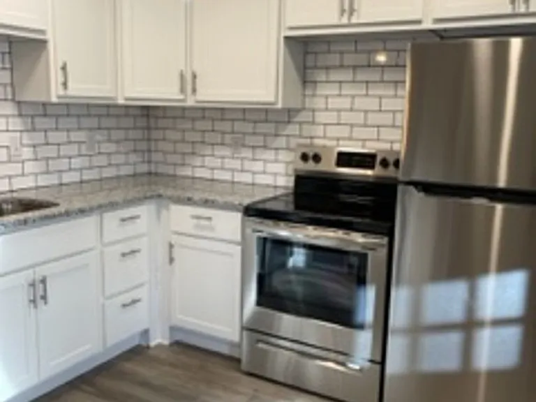 Newly Remodeled 1 Bedroom Apartment 1 Blk from Indiana University National Championship Team! — Photo 15